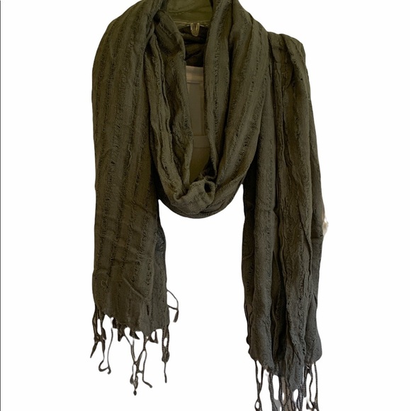 Grey charcoal pattern scarf wrap with fringe details and pretty pattern! - Picture 10 of 10